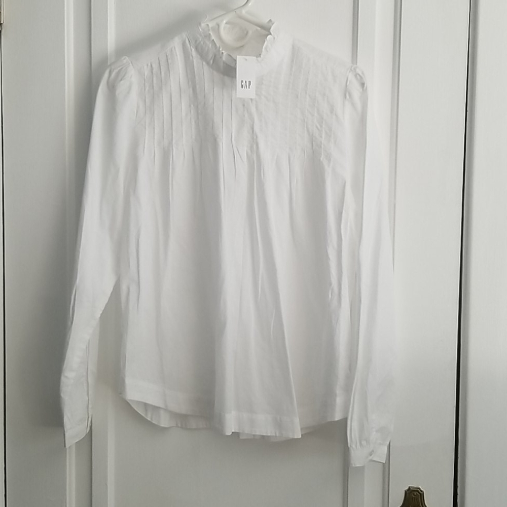 Gap ruffle lace button back top m